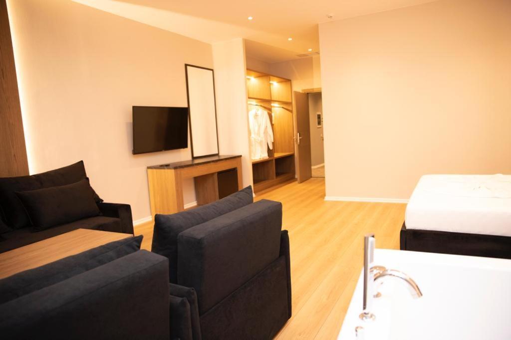 Hotel Continental Дуррес Экстерьер фото